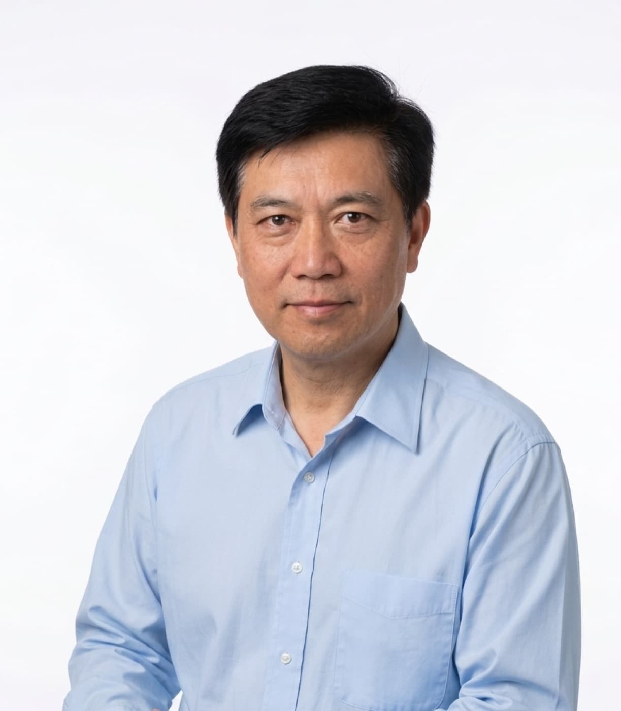 Thầy Cuong Tschada, chủ trường và giáo viên dạy lái