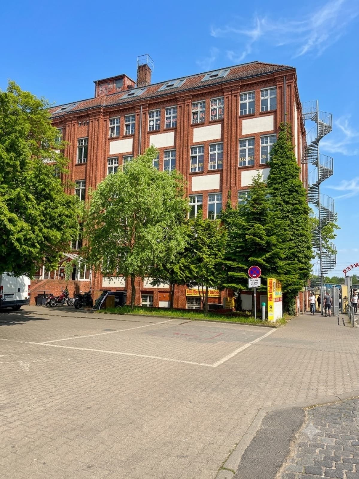 Vị trí trường dạy lái trong Dong Xuan Center, Berlin-Lichtenberg
